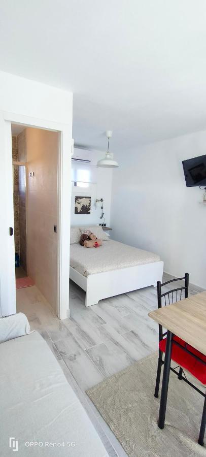 Red Apartment ปูแอร์โตเดลคาร์เมน ภายนอก รูปภาพ